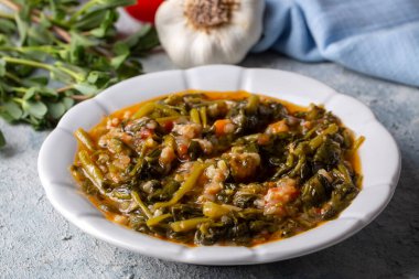 Geleneksel Türk mutfağı purslane yemeği (Türkçe adı; semizotu yemegi)