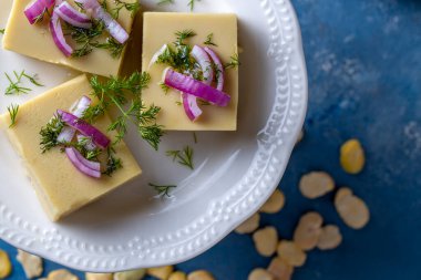Geleneksel Türk yemekleri zeytinyağı, aperatifler; geniş fasulye püresi veya geniş fasulye ezmesi. (Türkçe isim; Fava) Türk yemeği Fava
