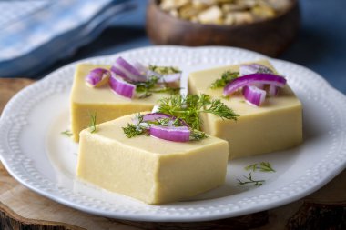 Geleneksel Türk yemekleri zeytinyağı, aperatifler; geniş fasulye püresi veya geniş fasulye ezmesi. (Türkçe isim; Fava) Türk yemeği Fava