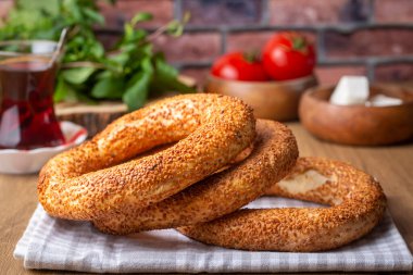 Simit adında bir Türk fast food simidi. Susamlı Türk simidi Simit. Simit geleneksel Türk pastanesidir. Türkçe isim; simit - hayat