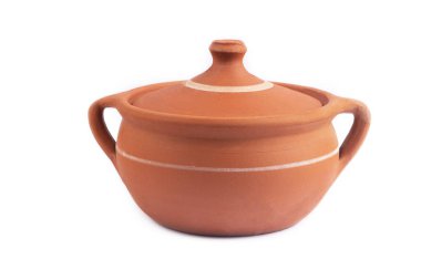 Türk mutfağının lezzetli yiyecekleri pişirmek için kullanılan beyaz seramik seramik. Guvec Türk ismi