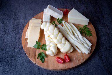 Geleneksel çeşitli peynirler, ip, örgü ve Cecil peyniri, Türk şarküteri konsepti
