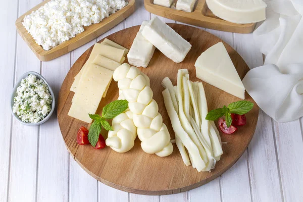 Geleneksel çeşitli peynirler, ip, örgü ve Cecil peyniri, Türk şarküteri konsepti