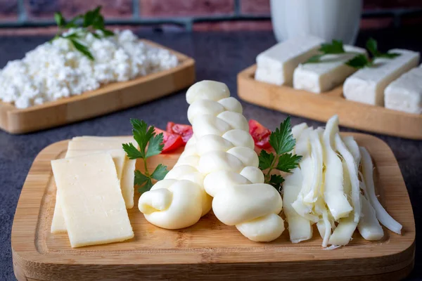 Geleneksel çeşitli peynirler, ip, örgü ve Cecil peyniri, Türk şarküteri konsepti