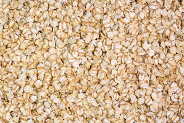 Kuru haddelenmiş yulaf izole yığını