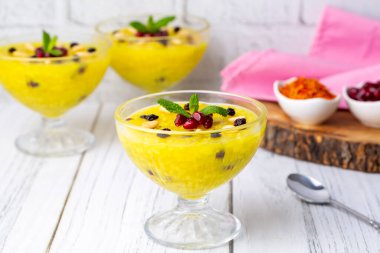 Osmanlı sarayının geleneksel tatlısı, pudinge benzer tatlı; Türk Geleneksel Tatlısı Zerde