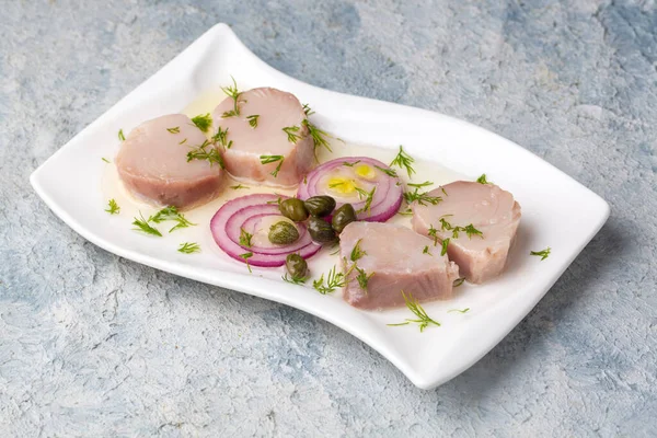 Türk mezeleri zeytinyağlı Tunny Balığı (Türkçe: Lakerda))