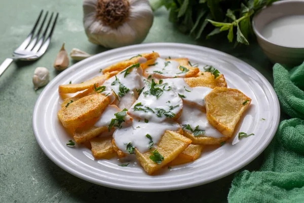 Yoğurtla kızartılmış Türk usulü sebze (Yoğurtlu Karisik Kizartma))