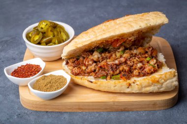 Geleneksel Türk yemeği Kokorec. İzmir Kokorec