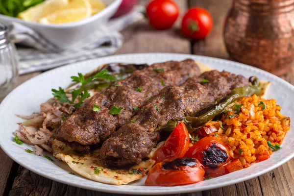 Aliments Traditionnels Délicieux Turcs Adana Kebab — Photo