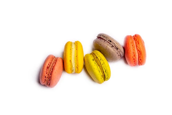 Bolos Macaroon Coloridos Pequenos Queques Franceses Macarons Coloridos Fundo Branco — Fotografia de Stock