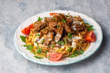Türk yemeği; Cokerme kebabı - Yoğurtlu sığır eti kebabı ve patates kızartması