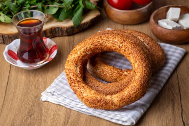 Simit adında bir Türk fast food simidi. Susamlı Türk simidi Simit. Simit geleneksel Türk pastanesidir. Türkçe isim; simit - hayat