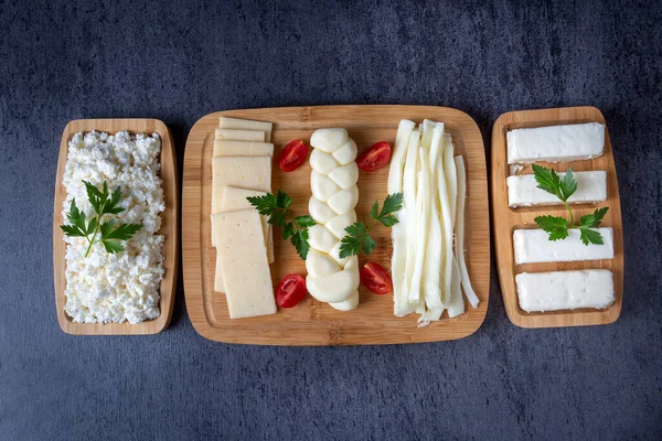 Traditional Various Cheeses String Knitted Cecil Cheese Turkish Delicatessen Concept — Fotografia de Stock