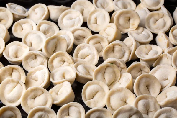 Pelmeni mantı veya Rus mantı (Türkçe: manti))