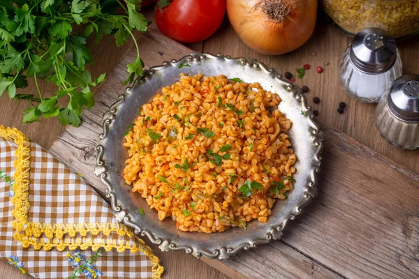 Traditioneller Türkischer Bulgur Pilaf Mit Tomatenwurst Teller Türkischer Name Meyhane — Stockfoto