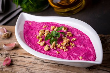 Geleneksel Türk mutfağı; Pancar aperatifi, pembe sultan, pancar ezmesi (Türkçe adı: Pembe Sultan))