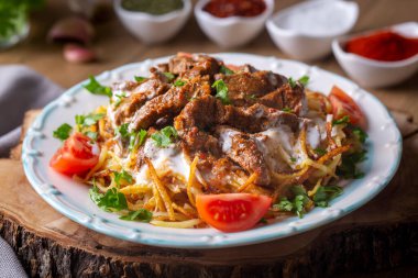 Türk yemeği; Cokerme kebabı - Yoğurtlu sığır eti kebabı ve patates kızartması