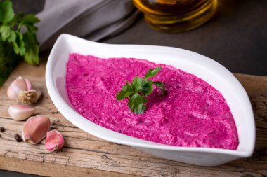Geleneksel Türk mutfağı; Pancar aperatifi, pembe sultan, pancar ezmesi (Türkçe adı: Pembe Sultan))