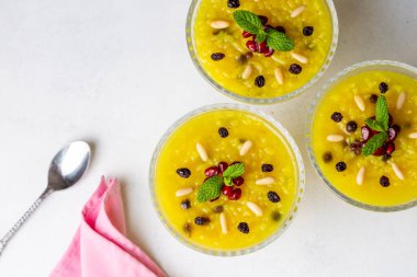 Osmanlı sarayının geleneksel tatlısı, pudinge benzer tatlı; Türk Geleneksel Tatlısı Zerde