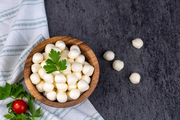 Türk peyniri çeşitleri; top peyniri, süt damlası peyniri (Türk adı; top - topik peynir veya sut damlasi peynir))