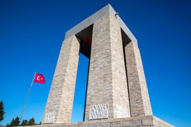 Çanakkale Şehitleri Anma askeri mezarlıktır Gelibolu'da savaş katılan Türk askerleri hakkında hizmet anısına bir savaş anıtı.