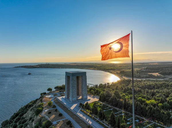 Çanakkale - Türkiye, Gelibolu yarımadası, Birinci Dünya Savaşı sırasında Çanakkale ve deniz çatışmalarının yaşandığı yer. Şehitler Anıtı ve Anzak Koyu. Gün batımında İHA ile fotoğraf çekimi.
