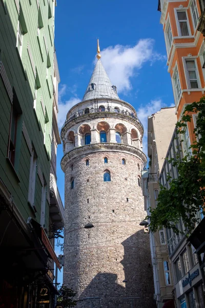 İstanbul, Türkiye, 18 Haziran 2022, Türkiye 'de Galata Kulesi ile İstanbul kenti
