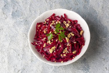 Geleneksel Türk aperatifleri; kırmızı pancar salatası (Türkçe adı; Pancar salatasi mezesi), pancar salatası