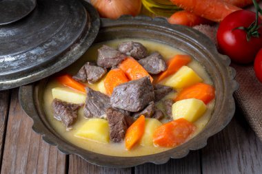 Türk Kuzu Haslama / Kuzu güveç patates ve havuç ile