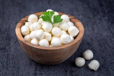 Türk peyniri çeşitleri; top peyniri, süt damlası peyniri (Türk adı; top - topik peynir veya sut damlasi peynir))