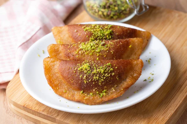 Traditional Turkish Dessert Tas Kadayif — стоковое фото