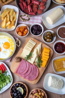 Geleneksel lezzetli Türk kahvaltısı, yemek konsepti fotoğrafı.