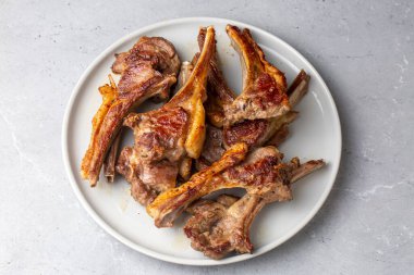Grilled lamb chops in delicious view, Turkish name; izgara pirzola