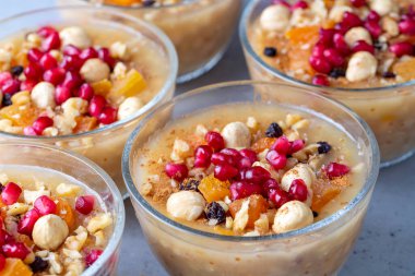 Geleneksel lezzetli Türk tatlıları; Ashura (Emin)