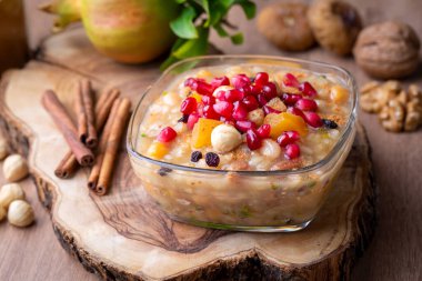 Geleneksel lezzetli Türk tatlıları; Ashura (Emin)