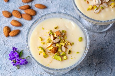 Geleneksel lezzetli Türk Tatlıları; Keskul - Puding