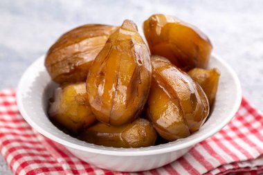 Geleneksel lezzetli Türk tatlı patlıcan reçeli (Türkçe adı; patlican receli)