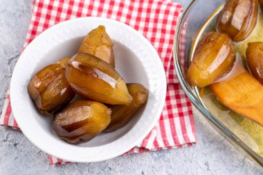 Geleneksel lezzetli Türk tatlı patlıcan reçeli (Türkçe adı; patlican receli)