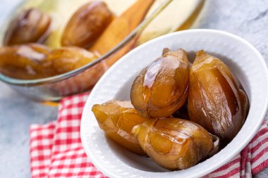 Geleneksel lezzetli Türk tatlı patlıcan reçeli (Türkçe adı; patlican receli)