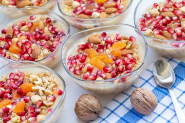 Geleneksel lezzetli Türk tatlıları; Ashura (Emin)