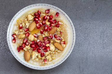 Geleneksel lezzetli Türk tatlıları; Ashura (Emin)