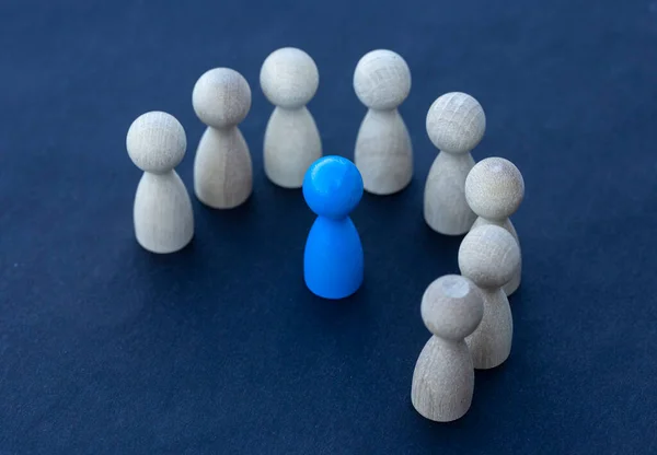 Different Leader Lead Icon Expression Colorful Wooden Figures Teamwork Concept — Foto Stock