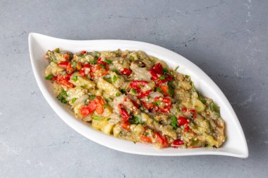 Türk usulü patlıcan aperatifi, patlıcan salatası, kızarmış patlıcan salatası, Türk adı; Patlican salatası, babaganus