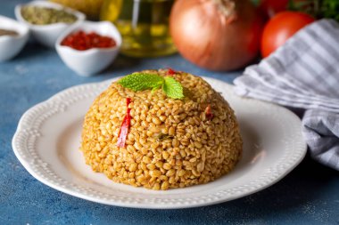 Bulgur pilaf with Siyez wheat and vegetables