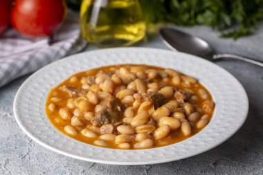 Türk yemekleri; kuru fasulye (kuru fasulye))