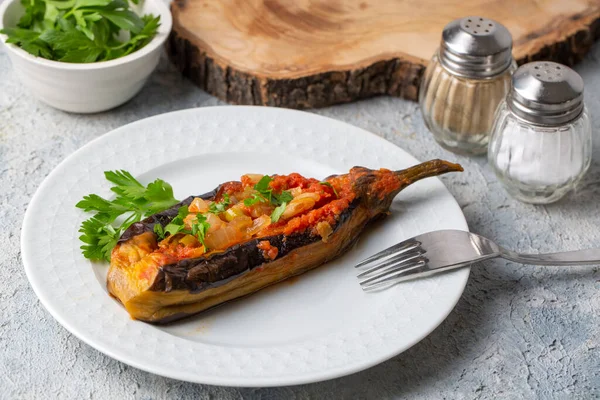 Geleneksel lezzetli Türk yemekleri; patlıcan yemekleri, Türkçe adı; imam bayildi