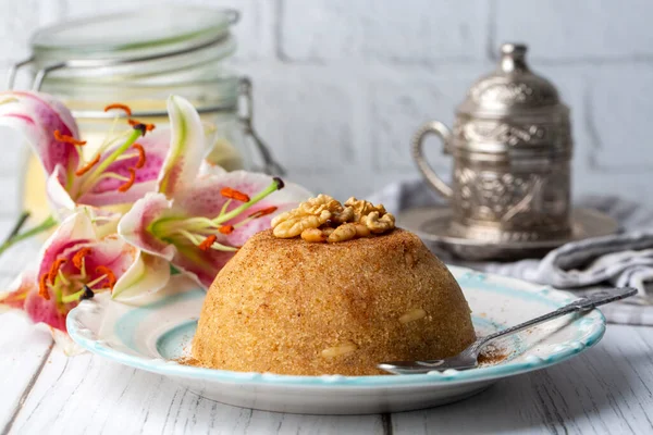 Geleneksel Türk irmik tatlı çöl halkası (Türkçe adı; irmik helvasi)