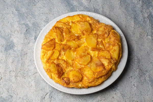 Patates omleti, patatesli yumurta (Türkçe: Yumurtali patatesi))