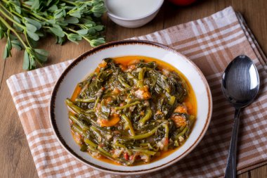 Geleneksel Türk mutfağı purslane yemeği (Türkçe adı; semizotu yemegi)